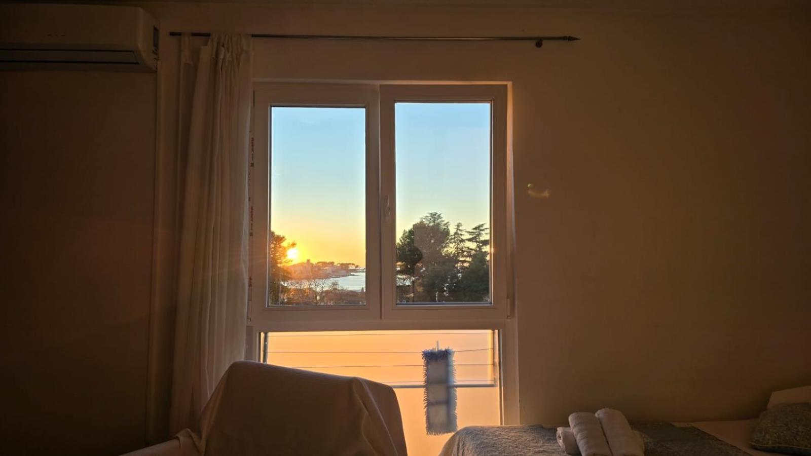 Studio Apartment Ljubica For 2 Persons 150M From The Beach Poreč Buitenkant foto