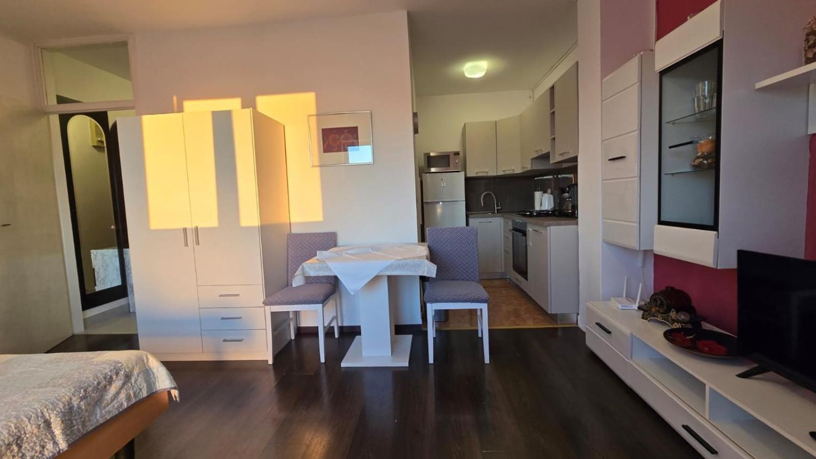 Studio Apartment Ljubica For 2 Persons 150M From The Beach Poreč Buitenkant foto